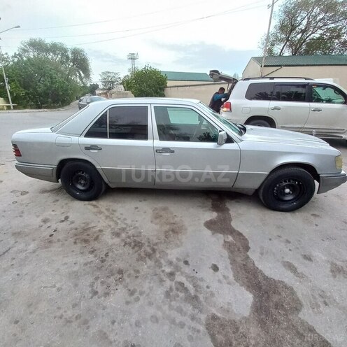 Mercedes E 200 d 1993, 456,128 km - 2.0 l - Bakı