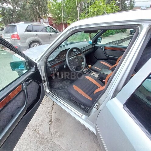Mercedes E 200 d 1993, 456,128 km - 2.0 l - Bakı