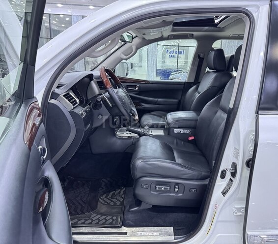 Lexus LX 570-11