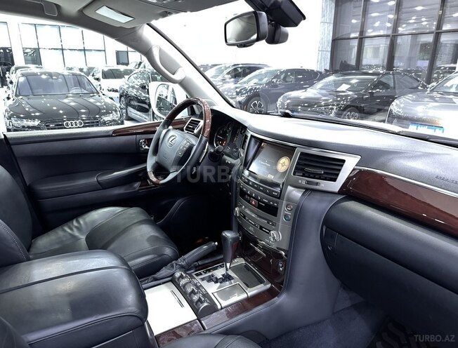 Lexus LX 570-10