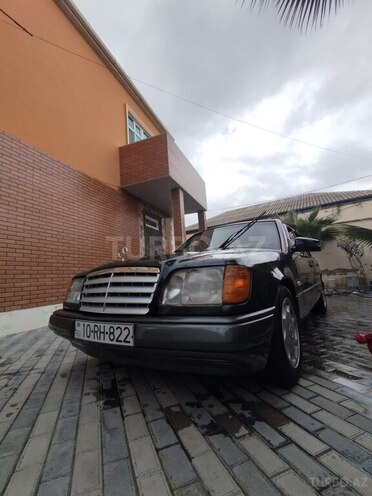 Mercedes E 220 1995, 285,000 km - 2.2 l - Bakı