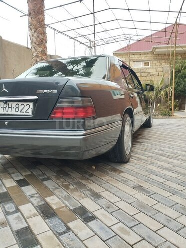 Mercedes E 220 1995, 285,000 km - 2.2 l - Bakı