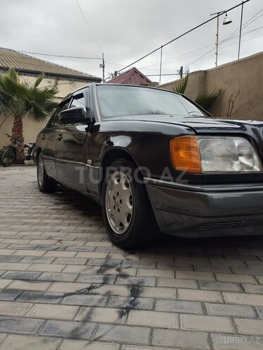 Mercedes E 220 1995, 285,000 km - 2.2 l - Bakı