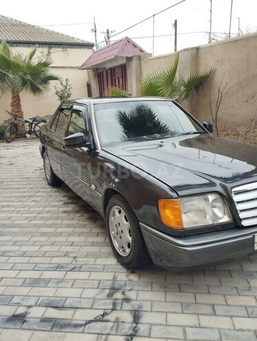 Mercedes E 220 1995, 285,000 km - 2.2 l - Bakı