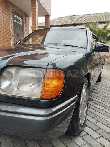 Mercedes E 220 1995, 285,000 km - 2.2 l - Bakı