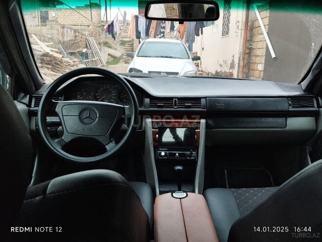 Mercedes E 220 1995, 285,000 km - 2.2 l - Bakı