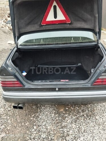 Mercedes E 220 1995, 285,000 km - 2.2 l - Bakı