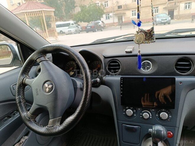 Mitsubishi Airtrek 2001, 262,428 km - 2.0 l - Şirvan