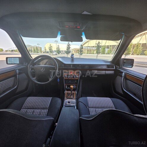 Mercedes E 220 1995, 390,000 km - 2.2 l - Bakı