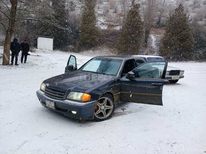 Mercedes C 240 1997, 303,000 km - 2.4 l - Qobustan