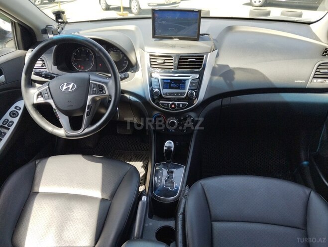 Hyundai Accent-6