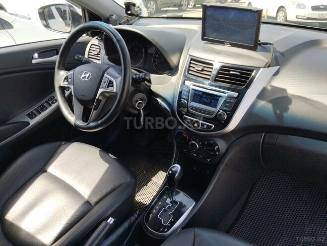 Hyundai Accent-8