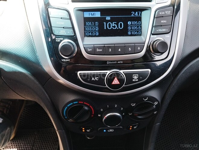 Hyundai Accent-16
