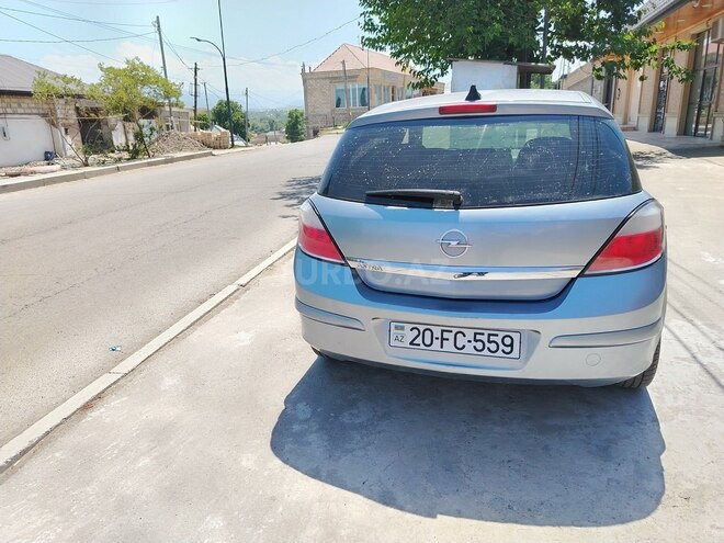 Opel Astra 2006, 250,000 km - 1.6 l - Gəncə