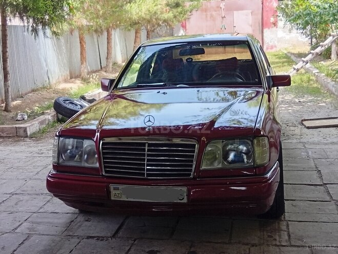 Mercedes E 220 1993, 326,000 km - 2.2 л - Sabirabad