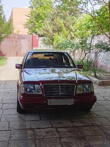 Mercedes E 220 1993, 326,000 km - 2.2 л - Sabirabad