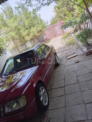 Mercedes E 220 1993, 326,000 km - 2.2 л - Sabirabad