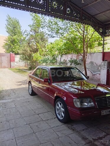 Mercedes E 220 1993, 326,000 km - 2.2 л - Sabirabad