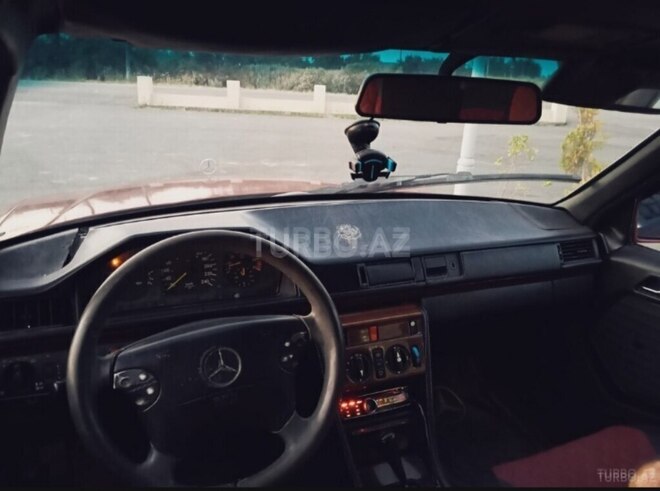 Mercedes E 220 1993, 326,000 km - 2.2 л - Sabirabad