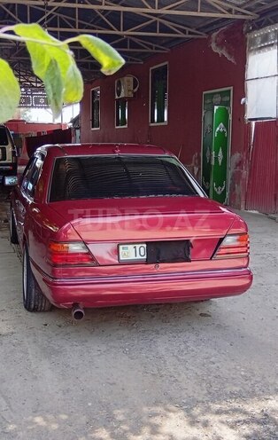 Mercedes E 220 1993, 326,000 km - 2.2 л - Sabirabad