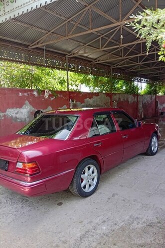 Mercedes E 220 1993, 326,000 km - 2.2 л - Sabirabad