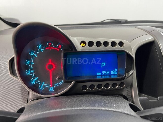 Chevrolet Aveo-12
