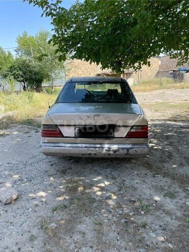 Mercedes E 200 d 1992, 430,000 km - 2.0 л - Beyləqan