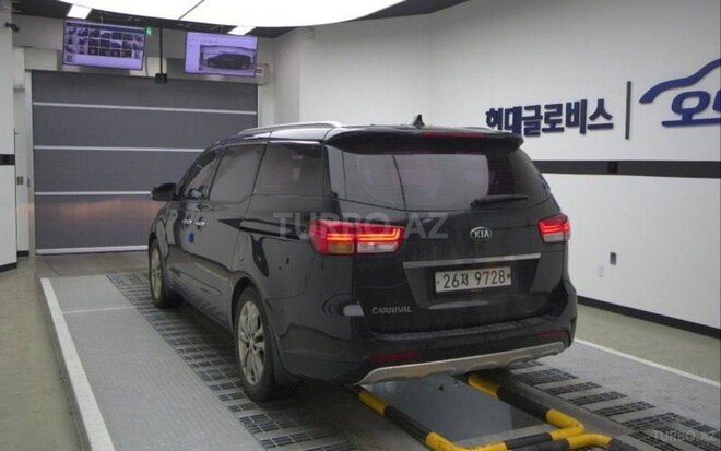 Kia Carnival-5