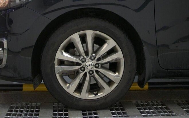 Kia Carnival-8