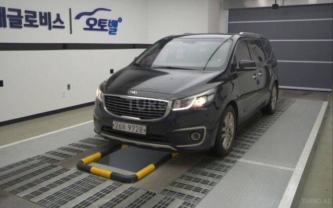 Kia Carnival-1
