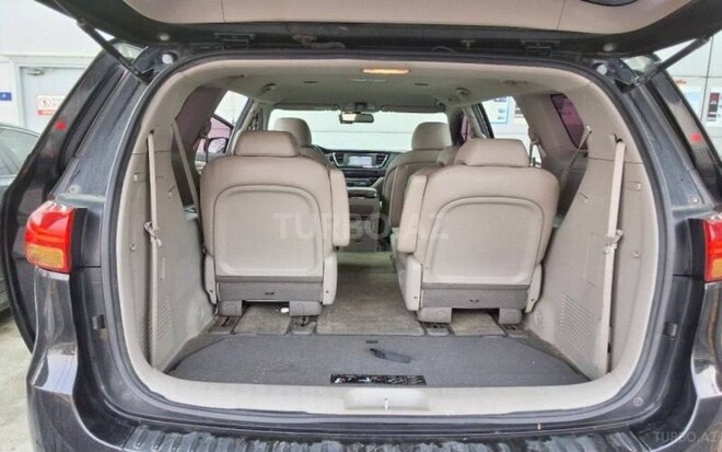 Kia Carnival-14