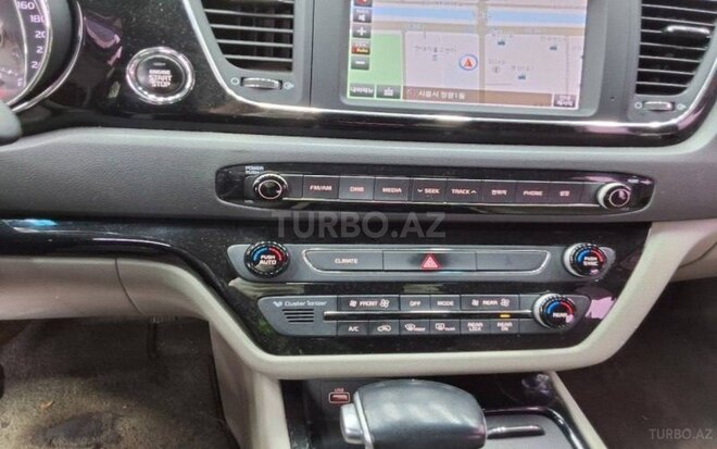 Kia Carnival-13