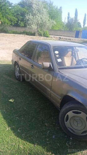 Mercedes E 200 d 1989, 350,530 km - 2.0 l - Bakı