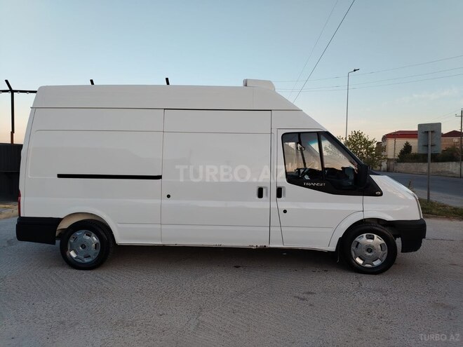 Ford Transit-8
