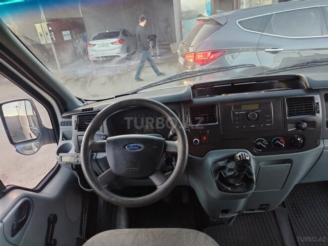 Ford Transit-7