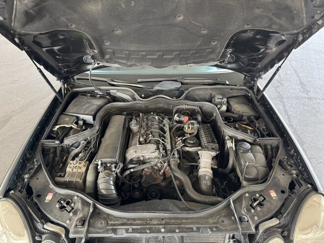 Mercedes E 220 d 2003, 585,000 km - 2.2 л - Bakı
