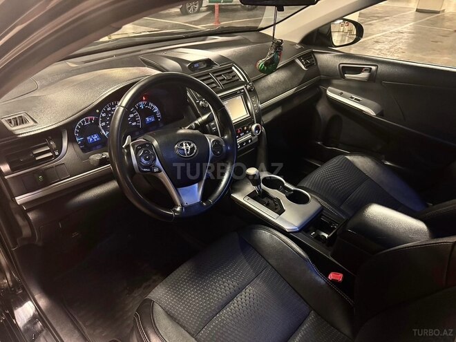 Toyota Camry-13