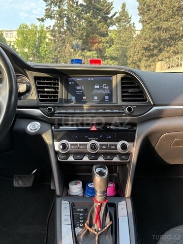 Hyundai Elantra-10