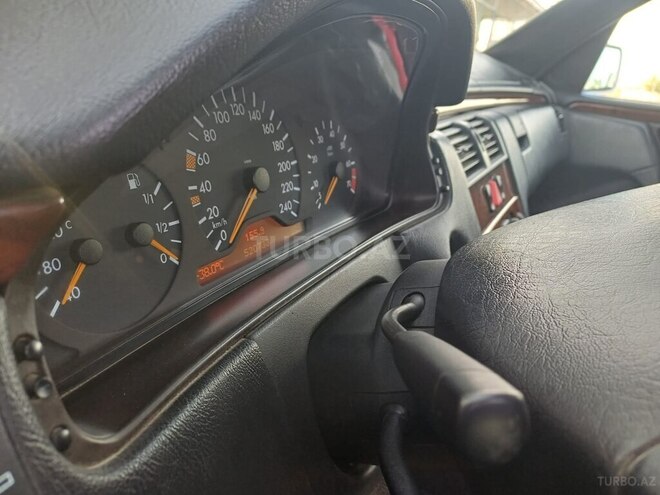 Mercedes E 240 1999, 530,733 km - 2.4 л - Sabirabad