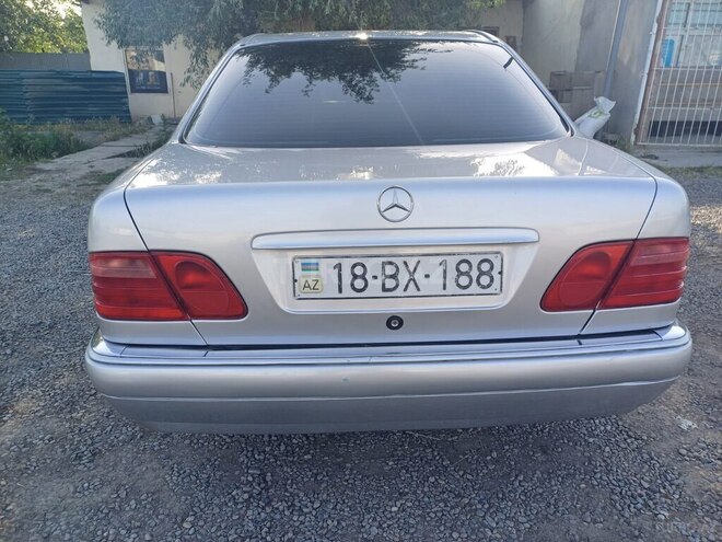 Mercedes E 240 1999, 530,733 km - 2.4 л - Sabirabad