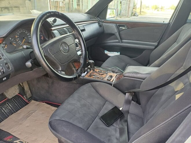 Mercedes E 240 1999, 530,733 km - 2.4 л - Sabirabad