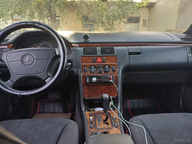 Mercedes E 240 1999, 530,733 km - 2.4 л - Sabirabad