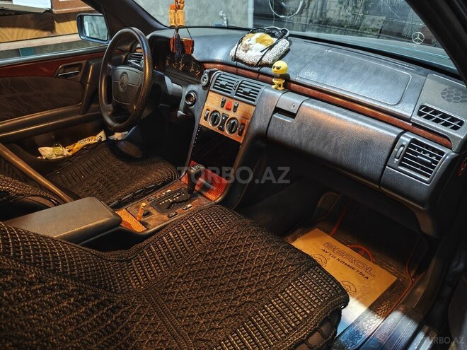 Mercedes E 200 1996, 300,000 km - 2.0 l - Sumqayıt