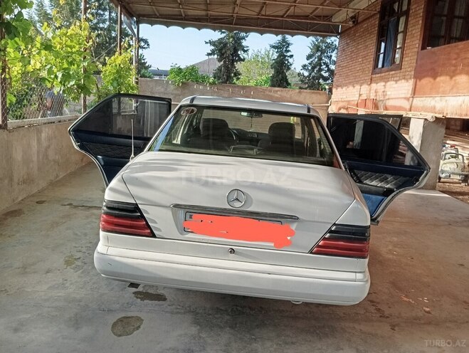 Mercedes E 200 d 1988, 258,000 km - 2.0 l - Hacıqabul