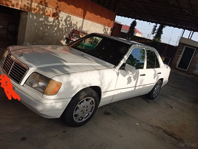 Mercedes E 200 d 1988, 258,000 km - 2.0 l - Hacıqabul