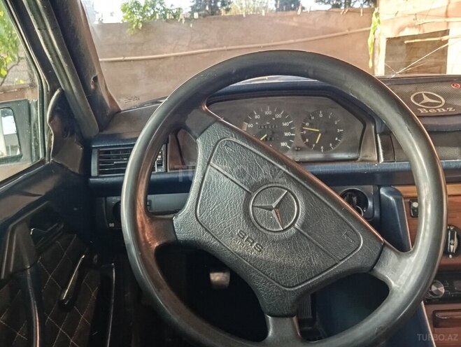 Mercedes E 200 d 1988, 258,000 km - 2.0 l - Hacıqabul