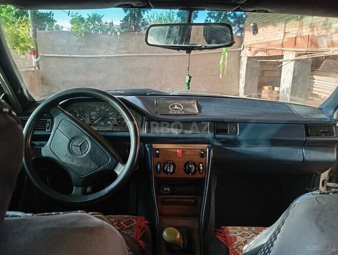 Mercedes E 200 d 1988, 258,000 km - 2.0 l - Hacıqabul