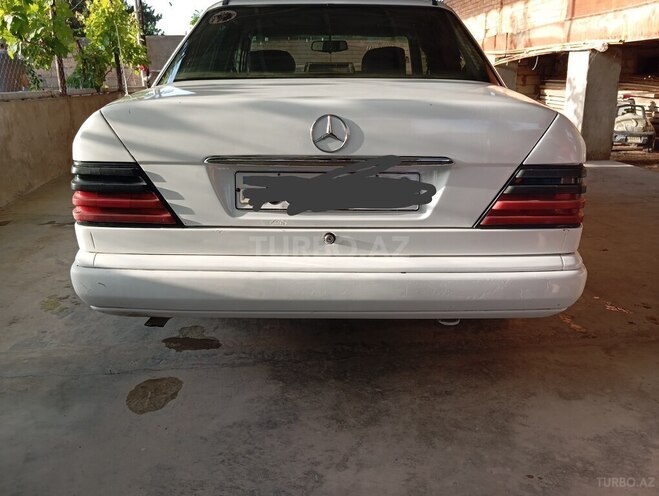 Mercedes E 200 d 1988, 258,000 km - 2.0 l - Hacıqabul