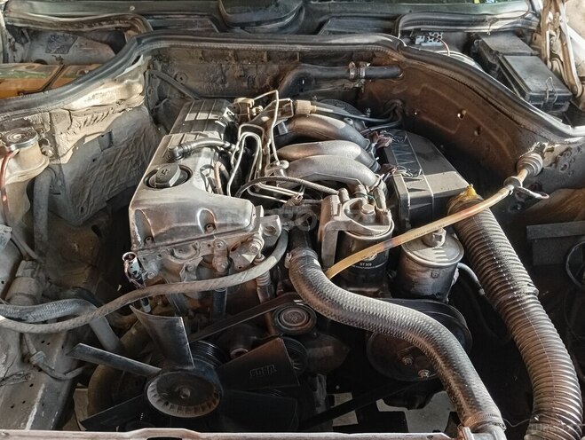 Mercedes E 200 d 1988, 258,000 km - 2.0 l - Hacıqabul