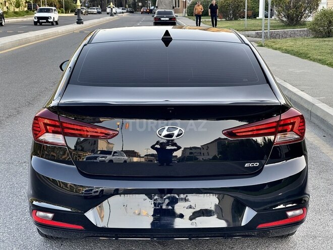 Hyundai Elantra-9